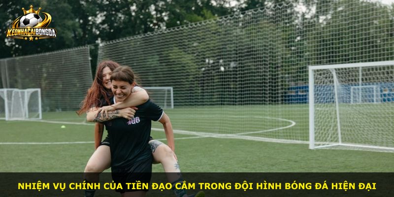 Nhiệm vụ chính của tiền đạo cắm trong đội hình bóng đá hiện đại